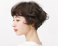 笑顔がとてもよく似合う、幸せ感満載のショートスタイル - SHORT - HAIRCATALOG.JP／ヘアカタログ.JP Short Curly Cuts, Valentine Hair, Really Short Hair, Short Hair Pixie Cuts, Hair Catalog, Short Curly Haircuts, Hair Arrange, Mom Hairstyles