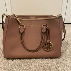 Large Michael Kors Bag. Used Only Once. Inside And Outside Look Brand New Inside And Outside, Michael Kors Bag, Large Bags, Shoulder Bags, Michael Kors, Bag Lady, Shoulder Bag, Brand New, Pink