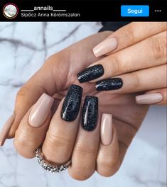 Black And Nude Nails, Beige Nails Design, Black Nails With Glitter, Ten Nails, Beige Nails, Transparent Nails, Makijaż Smokey Eye, Black Nail Designs, Butterfly Nail