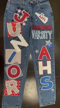 Spirit Jeans For Boys, Hoco Shorts Painted, Sophmore Hoco Pants, Senior Pants Ideas Black Women, Senior Jeans Cheerleader, Junior Jeans Ideas High Schools, Cute Homecoming Pants Ideas, Class Of 2024 Jeans, Homecoming Jeans Junior