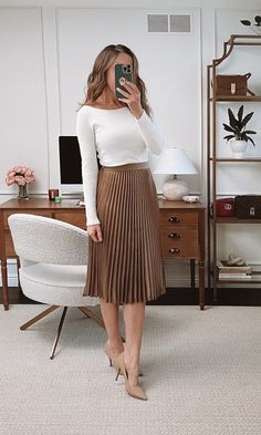 A Week in Outfits - WFH and Office outfit ideas - Lilly Style Office Christmas Party Outfit Cocktail, College Professor Aesthetic Woman, Corporate Fashion Office Chic Classy Work Outfits Business Casual, Asian Work Outfit, Gen Z Professional Outfits, Boss Babe Aesthetic Outfit, Therapist Fits, Professor Outfits Women, Professor Outfits