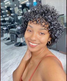 Finger Waves Short Hair, Cabello Afro Natural, Short Natural Curly Hair, Twa Hairstyles, Natural Curls Hairstyles, Curly Hair Inspiration, Penteado Cabelo Curto, Short Natural Hair Styles, Short Curly Hair