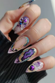 Get ready to elevate your nail game with the mesmerizing beauty of geode nail art! In this post, we’ve curated 26 stunning geode nail designs that will transform your nails into miniature works of art. Creative Nail Art Ideas, Crazy Almond Nails, Metallic Nail Art Designs, Bonnaroo Nails, Gem Stone Nails, Shark Nails, Geode Nails, Geode Nail Art, Competition Nails