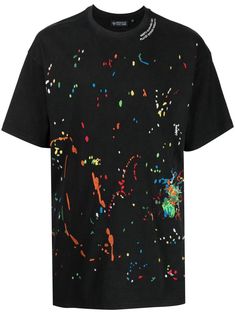 black/multicolour cotton jersey knit embroidered design paint splatter detail logo patch to the rear round neck short sleeves straight hem Relaxed Fit Paint Splatter T-shirt With Crew Neck, Black Cotton T-shirt With Paint Splatter, Casual T-shirt With Paint Splatter For Streetwear, Casual Paint Splatter T-shirt For Streetwear, Casual Relaxed Fit Paint Splatter T-shirt, Black Graphic Tee With Paint Splatter, Graphic Tee With Paint Splatter And Short Sleeves, Graphic Cotton T-shirt With Paint Splatter, Graphic Tee With Paint Splatter For Streetwear