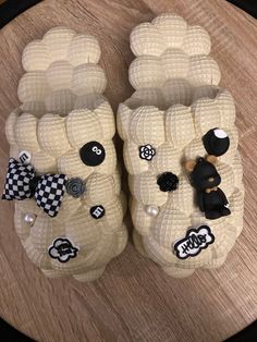 Bubble slides with chains & shoe charms Trendy Synthetic Slide Clogs, Cute Synthetic Flat Slides, Trendy Flat Synthetic Clogs, Cute Slip-on Plastic Clogs, Trendy Non-slip Slides With Round Toe, Trendy Non-slip Slide Slippers, Bubble Slides With Charms, Non Slip Shoes, Bubble Slides