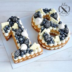 the number five cake is decorated with blueberries and other fruits on top of it