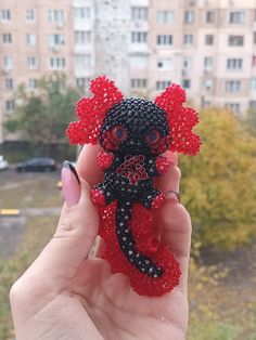 амигуруми из бисера Creative Birthday Cakes, Brick Stitch Pattern, Bead Charms Diy, Beaded Crafts, Handmade Wire Jewelry, Pony Beads, Bead Designs