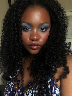 Dark Blue Eyes Makeup Looks, 2000s Eyeshadow, Round Eye Makeup, Blue Eyeshadow Makeup Looks, 60s Inspired Makeup, Digital Lookbook, Temet Nosce, 80s Makeup Looks, Messy Makeup