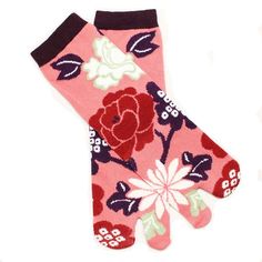 Socks with 2 toes with very pretty Japanese designs.You may hesitate to hide them in your shoes!FR Size 36-39 (JP 23-25cm / US 5.5-8 / UK 3-6), polyester cotton. Japanese Designs, Tabi Socks, Unique Socks, Toe Socks, Your Shoes, Cotton Viscose, Japanese Design, Socks And Hosiery, Wedding Shop