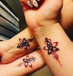 Mother Daughter Infinity Tattoos, Mother Tattoos For Children, Henne Tattoo, Mother Son Tattoos, Mom Daughter Tattoos, Tiny Heart Tattoos, Inspiration Tattoos, Sweet Tattoos