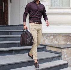 Urban style // city men // urban boys // mens accessories // gym bag // mens bag // city style // mens wear // jetzt neu! ->. . . . . der Blog für den Gentleman.viele interessante Beiträge - www.thegentlemanclub.de/blog Maroon Shirts, Men Formal, Mens Fashion Suits, Urban Wear, Winter Mode, Mens Fashion Summer, Suit Fashion, Donna Karan