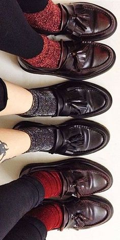 ☼ preppy style @thepacificblonde ☼ Dr Martens Adrian, Dr Martens Store, Blazer Street Style, Martens Style, Doc Martens Outfit, Mode Shoes, Trending Womens Shoes, London Tattoo