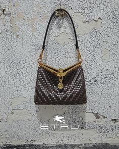 The Vela bag is more than just an accessory; it embodies the spirit of exploration, with its sail-like design that is both elegant and functional, perfect for the modern voyager.

#Etro #EtroFW24 The Spirit, The Modern, Sailing, Design