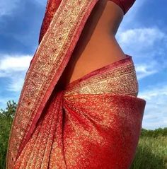 Indian Sari Aesthetic, Silk Saree Aesthetic, Apsara Aesthetic, Indian Saree Aesthetic, Sari Aesthetic, South Indian Saree, Saree Aesthetic, Saree Wearing Styles, South Indian Sarees