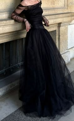 Détails de l'article :

 Numéro de produit : C3390

 Tissu: Tulle

 Silhouette : Robe de bal

 Manches : Manches longues

 Style de dos : fermeture éclair Dark Feminine Dresses Long, Dark Red Tulle Dress, Dark Academia Gowns, Dark Red And Black Prom Dress, Dark Red Prom Dress Long, Tulle Long Prom Dress, Dress Shawl, Dark History, Elegant Ball Gowns