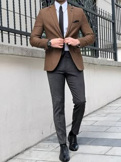 Camel Blazer, Suit Combinations, Blazer Outfits Men, Mens Business Casual Outfits, Formal Mens Fashion, Lapel Blazer, Men Stylish Dress, Fashion Suits For Men, Men’s Suits