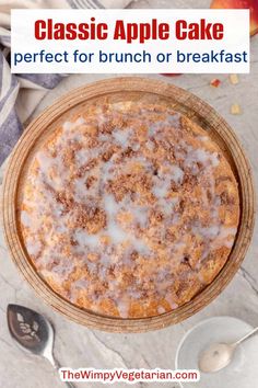 A glazed apple cake on a cake stand with text overlay. Vegetarian Appetizers Easy, Apple Cake Recipe, Homemade Pudding, Apple Varieties, Fried Apples, Apple Cake Recipes, Vegetarian Appetizers, Fruit Tart