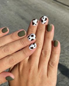 25 Cute Cow Nails You'll Love Green Nails Ideas, Cow Print Nails, Cute Short Nails, Cute Spring Nails, Spring Nail Designs