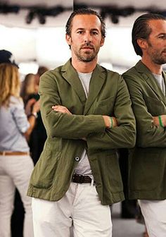 Military Style Shirts, The Sartorialist, Mens Fashion Inspiration, Green Blazer, Men's Wardrobe, Looks Style, Military Fashion, Stylish Men