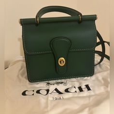 Coach Willis 18 Hunter Green Top Handle, Cross Body 7” L 3”W Hunter Green Top, Coach Willis, Hunter Green Color, Bags Coach, Green Top, Hunter Green, Coach Bags, Green Color, Top Handle