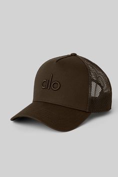 District Trucker Hat - Espresso | Alo Yoga Wishlist 2024, Women Hats Fashion, Fall Hats, Cute Preppy Outfits, Womens Baseball Cap, Dad Caps, Mood Board Fashion, Outfits With Hats, Snap Back