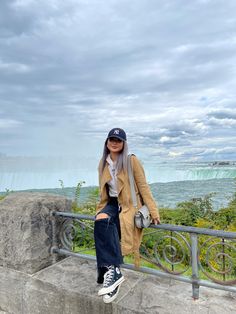 Niagara Falls Outfit Winter, Niagara Falls Canada Outfit, Niagra Falls Photoshoot Ideas, Niagara Falls Outfit Fall, Toronto Winter Outfit, Niagra Falls Outfits, Niagara Falls Outfit, Toronto Outfits, Toronto Outfit