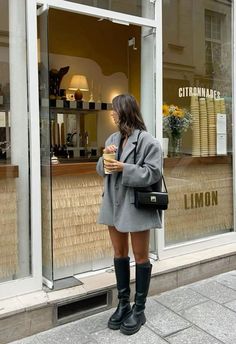 New York Sweatshirt Outfit, Paris Winter Style, Date Night Winter Outfit, Latest Winter Fashion, Winter Fashion Trends, Nyc Outfits, Stylish Winter Outfits, Outfit Plan, Fashion Trends Winter