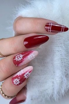 These Christmas nail designs are perfect for creating a festive look! From Christmas nail art to cute Christmas nails, this list has all the inspiration you need. Explore Christmas nails 2024 and elegant December nails that fit any style. Don’t miss these Christmas nail inspo ideas and December nail designs—they’re a must-try! Check out these xmas nails and Christmas gel nails now on the blog. Christmas Snowflake Nails, Xmas Nail Ideas, Christmas Nails Cute, Nail Color And Design, Christmas Nail Designs Easy, Romantic Nail Art, Festive Holiday Nails, Classy Nail Art Ideas, Christmas Nails Diy