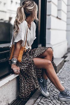 Mikutas Converse jupe longue léopard Leopard Print Skirt, 가을 패션, Print Skirt, Street Style Outfit