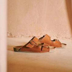 Nwt! Sezane Sydney Low Mules Flat Sandals. Color: Smooth Heritage Camel| Size: 10us( 41fr) * Please Check All Pics For Natural Leather Characteristics Marks. Hippie Chic Weddings, Camel Flats, Mia Sandals, Leopard Print Sandals, Ankle Strap Sandals Flat, High Sandals, Ankle Strap Flats, Strappy Sandals, Natural Leather