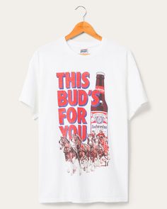 This Bud's For You Flea Market Tee | Junk Food Clothing Budweiser Shirt Outfit, Bar Merch, Beer Merch, Womens Vintage Tees, Budweiser Shirt, Beer Collection, Hoodie Ideas, Fourth Of July Shirts, Food Clothes