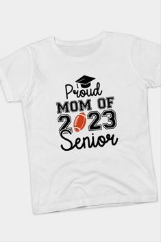 Mom of Senior 23 shirt gift for graduates from kindergarten, middle school, high school to college, graduate school Funny 2023 Senior Shirts, Senior 2023 Mom Softball Mom Shirt, Mom Of A Senior Shirt, Proud Senior Mom Shirt, School Spirit T-shirt With Text Print For Graduation, 2023 Graduate, Football American, Senior Football, College Graduate