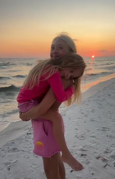 Everleigh Labrant, Newborn Family Pictures, Labrant Fam, I Want A Baby, Kids Fever, Moms Goals, Dream Beach Houses, Dream Family, Identical Twins