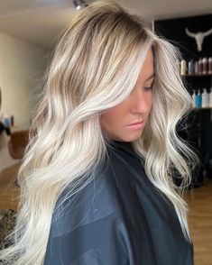 Spring Time Blonde Hair, Summer Blonde Hair With Root Smudge, Blonde With Smudged Roots And Lowlights, Blonde Hair W Dimension, Pictures Of Blonde Hair, Cool Bright Blonde Hair, Face Framing Highlights On Blonde Hair, Blonde 2023 Hair, Lived In Cool Blonde Balayage