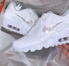 Nike Rosa, Nike Air Max 90 White, Bling Nike Shoes, Swarovski Nike, Nike Air Max 90s, Urban Sport, All White Sneakers, Air Max 90s