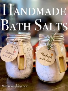 Learn how to make fragrant bath salt using a handful of all natural ingredients and a few minutes of time. The perfect gift for all the ladies on your holiday list. How To Make Bath Salts, Make Your Own Bath Salts, Herbal Bath Salts, Making Essential Oils, Dried Lavender Flowers, Detox Bath