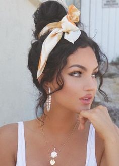 Headscarf Hairstyles, Chic Headscarf, Boho Makeup, Preppy Hairstyles, Smink Inspiration, Makijaż Smokey Eye, Favorite Hairstyles