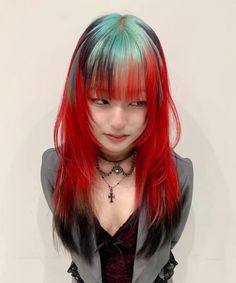 Root Color Hair, Hair Dye Designs, Hair Colour Inspo, Red And Green Hair, Women With Long Hair, Unique Portraits, The Beauty Of Women, Hair Color Unique, Point Design