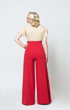 This highly elegant, high-cut (over waist) flowing marlene pants is a classic of the 30's Mode.In this dream of a red viscose mix, every miss becomes a Holywoodstar. The legs are A-line cut and widely exhibited. The trousers are closed with a side zipper.Dimensions:Side length 118.5 cmStep length 83 cmHem width (1/2) 41.5 cmMaterial: 55% viscose/34 polyamide / 3% elastaneMachine wash: 30 degreesMore colors or sizes wanted? We are happy to advise you.available in sizes M,LSizes: S M L XL XXLChest Retro Wide Leg Solid Bottoms, Retro High Waist Solid Bottoms, Retro Wide Leg Solid Color Pants, Retro Wide-leg Pants For Workwear, Vintage High Waist Solid Color Pants, Formal Fitted High-waisted Culottes, Retro Fitted Solid Color Bottoms, Vintage Wide Leg Fitted Pants, Elegant High Waist Pants With Wide Waistband