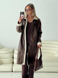 Ammelia Shearling Long-line Jacket Brown Fall Coat Outfit, Stylish Winter Coats, Winter Coat Outfits, Fall Fashion Coats, Winter Outfits For School, Trendy Coat, Best Winter Coats, Faux Shearling Jacket, Lined Denim Jacket