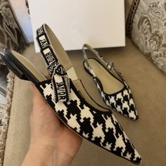 1:1 REPLICA SHOESPRODUCT DETAILSIncludes Shipping bags, dustbag sleeper, care manual, booklet, and tag. Designer Black Low Heel Slingback Pumps, Luxury Black Flat Heel Slingback Pumps, Luxury Black Slingback Pumps With Flat Heel, Slingback Pump, Black Pumps, Clutch Bag, Dust Bag, Cd, Pumps