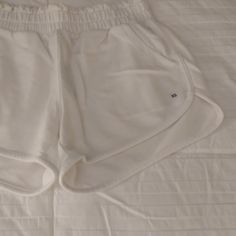 Arie White Cotton Short With Fashionable Elastic Waistband And Pockets. White Stretch Shorts For Everyday, Cheer Shorts, Lululemon Speed Up Shorts, Hotty Hot Shorts, Champion Shorts, Nike Running Shorts, Mid Rise Shorts, Lightweight Shorts, Active Wear Shorts