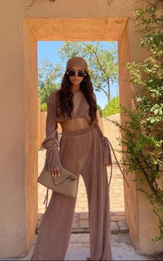 Dubai Outfits Ideas, Egypt Outfits, Dubai Outfit, Desert Outfit, Tulum Outfits, Dubai Outfits, Stylish Photo, Couple Pose, Vacay Outfits