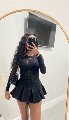 Simple Club Outfits Black Women, Bday Fits Black Women, Leather Skirt Outfit Black Women, Club Birthday Outfit, Club Outfits For Women Night, Simple Club Outfits, Concert Outfit Black Women, Boujee Outfits