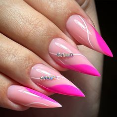 Se torne uma nails Designer profissional e seja referência na sua cidade. Clique na foto #alongamentodeunhas #cursodeunha #cursoonlinedeunhas #unhasdecoradas #unhascurtas #unhaselegantes Pink Stiletto Nails, Bright Pink Nails, Posh Nails, Purple Glitter Nails, 2023 Nail, Nails Designer, Color For Nails, Tropical Nails, Nail Salon Design