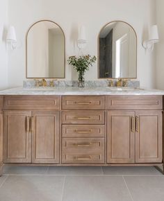 Loree Beth Harris | Naturally neutral. I’ve found the baths I design are either organic serenity or saturated-color version of something I’ve seen from the… | Instagram Neutral Bathroom Colors, Bath Fireplace, Restroom Renovation, New Bathroom Designs, Bath Inspiration, Oak Bathroom, Master Bath Remodel, New Bathroom, Bathroom Remodel Designs