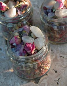 make spell bottles for love & friendships Crystal Jars, Sacred Herbs, Full Moon Spells, Moon Spells, Diy Kosmetik, Moon Crystal, Beltane, Smudge Sticks