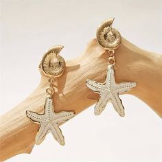 New Gold Tone Seashell And Shimmery White Starfish Fashion Dangle Earrings. Seashell Earrings, Starfish Earrings, Alloy Earrings, Statement Drop Earrings, Round Stud Earrings, Stunning Earrings, Green Crystals, Ear Studs, Summer Vacation