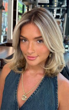 Summer Haircut Ideas, Bob With Curtain Bangs, Summer Haircut, Bob Haircut Ideas, Summer Blonde Hair, Summer Haircuts, Hair Inspiration Short, Blonde Hair Inspiration