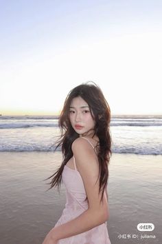 beach digital camera pics Beach Photo Inspiration, Beach Instagram Pictures, Summer Poses, Summer Picture Poses, 사진 촬영 포즈, Beach Pictures Poses, Beach Photography Poses, Foto Poses, Poses For Photos